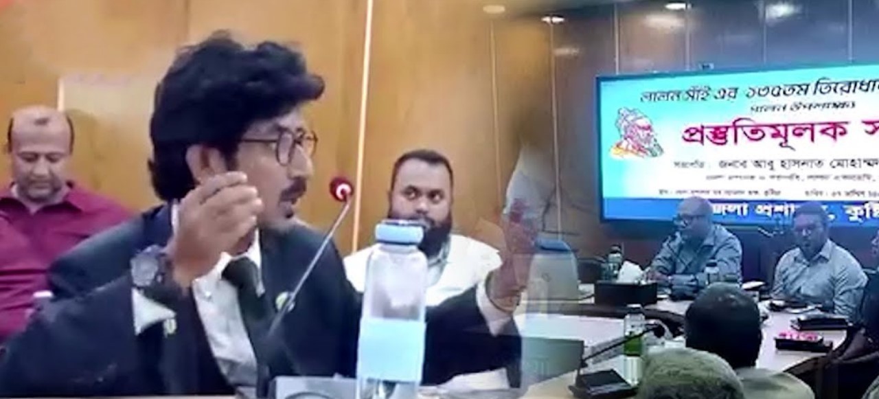 লালনমেলায় ভক্তদের গাঁজা সেবনের অনুমতি চাওয়ায় আইনজীবিকে এক হাত নিলেন ডিসি (ভিডিও)